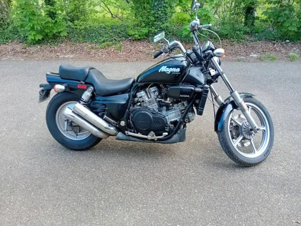 1987 Honda VF 700 - €1,600 (1/1)