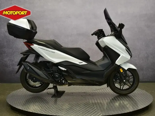 2025 Honda Forza 350 - €7,799 (1/1)