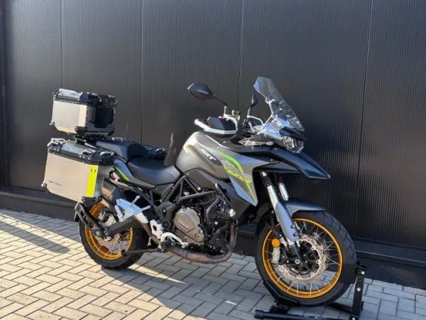 Bouwjaar onbekend QJ Motor SRT 700 Adventure Motor-Koffers-35KW-Opties - € 6.800 · Bieden (1/1)