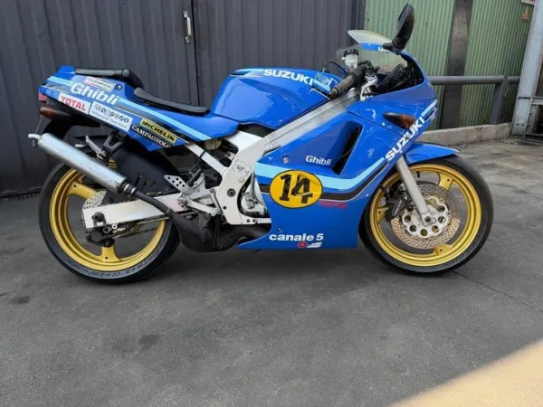 1990 Suzuki RGV 250 - €5,800 · Bidding (1/1)