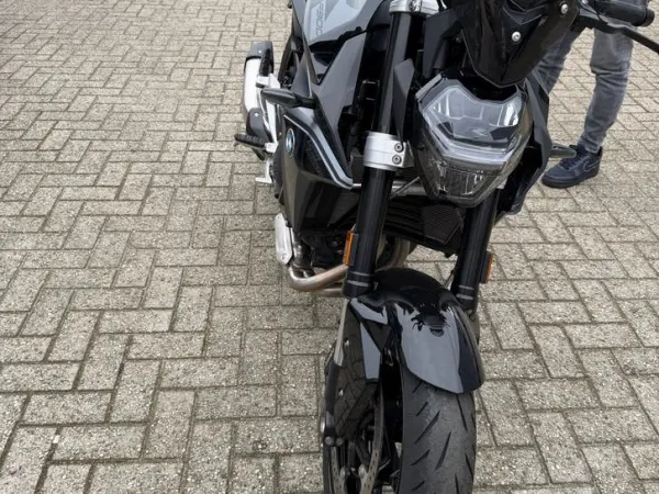 2024 BMW F 900 R - €8,799 · Bidding (1/1)