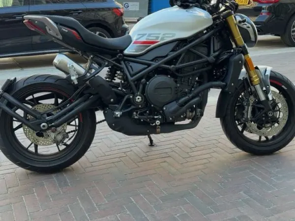 2025 Benelli 752S Wit - €5,499 · Bidding (1/1)