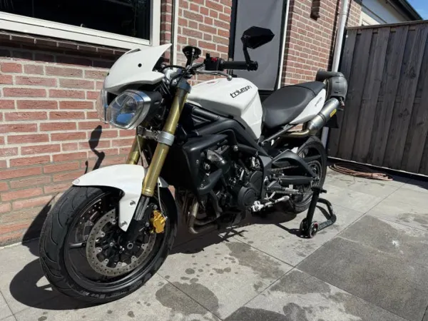 2011 Triumph Street Triple - €4,695 · Bidding (1/1)