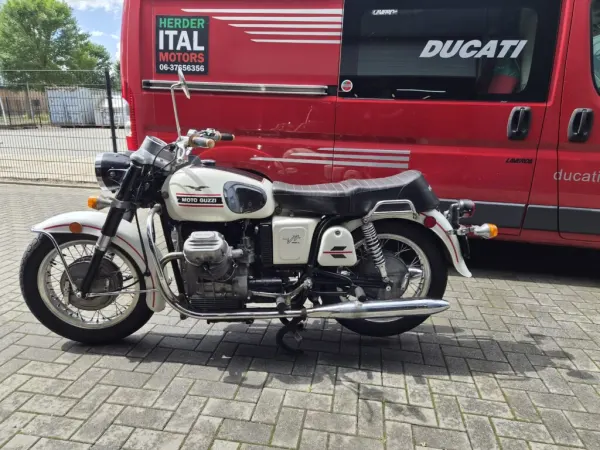 1977 Moto Guzzi V700 - €5,500 (1/1)