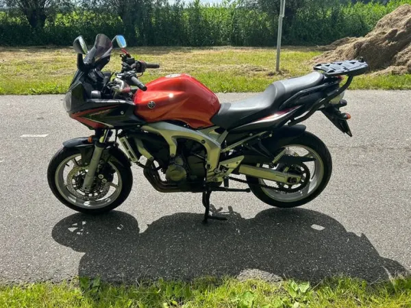 2011 Yamaha FZ 6 Fazer - €4,000 · Bidding (1/1)