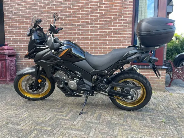 2024 Suzuki V-Strom 650 XTA 2024-slechts 894 km!!! - €9,999 · Bidding (1/1)