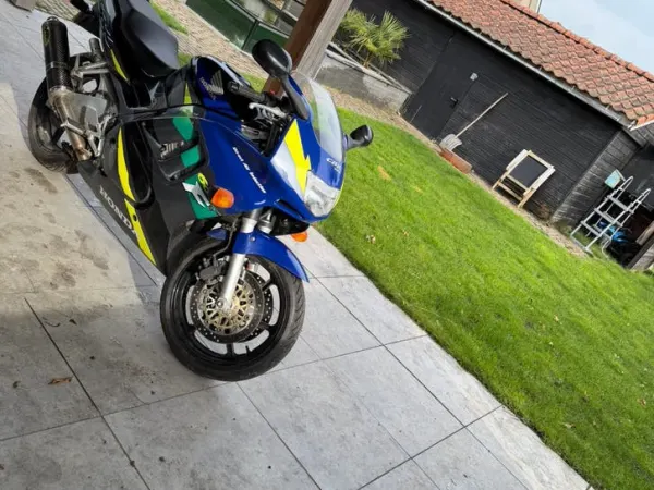 Bouwjaar onbekend Honda CBR 600 F - € 2.700 · Bieden (1/1)