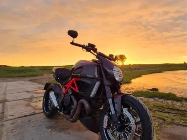 Bouwjaar onbekend Ducati Diavel - € 8.500 · Bieden (1/1)