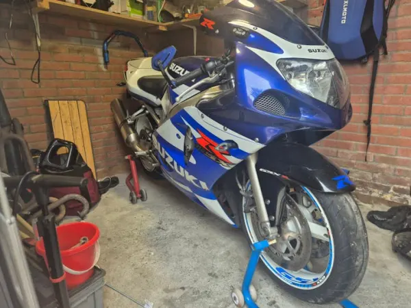 2002 Suzuki GSX-R 600 - € 2.100 · Bieden (1/1)