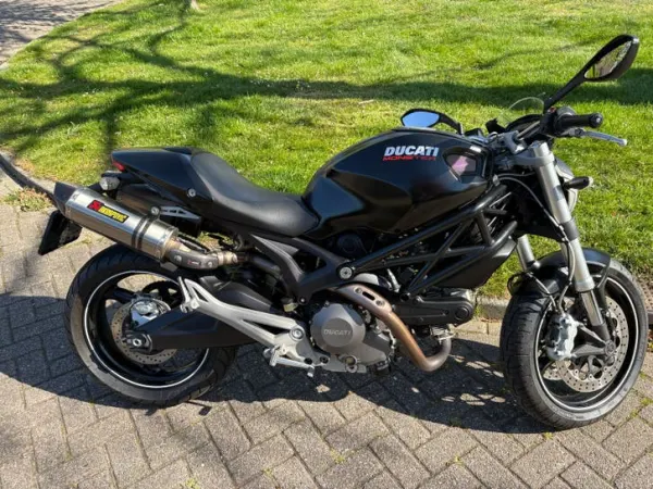 2011 Ducati Monster 696ABS-Sportieve Naked Bike met Akrapovic - €3,950 · Bidding (1/1)