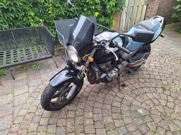 2000 Honda Hornet - € 1.000 (1/1)