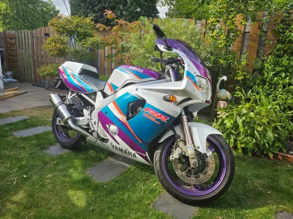 Bouwjaar onbekend Yamaha FZR 600 - € 2.300 · Bieden (1/1)