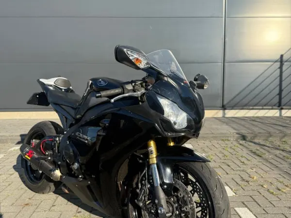 Year unknown Honda CBR1000RR SC59 Fireblade-SC77 Swap - €10,500 · Bidding (1/1)