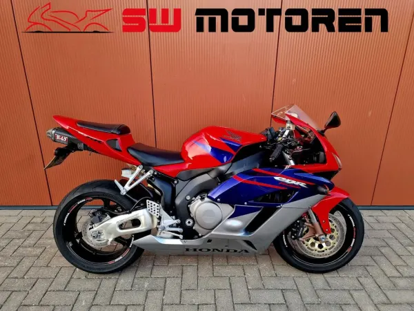2005 Honda CBR 1000 RR Fireblade - €6,650 (1/1)