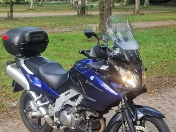 Bouwjaar onbekend Suzuki v Strom dl 1000 - € 3.000 · Bieden (1/1)