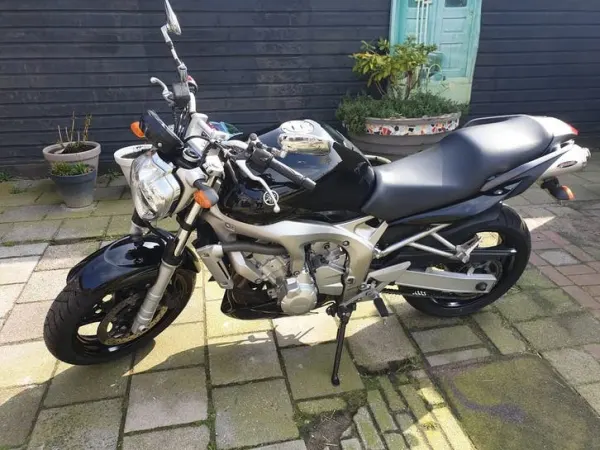 Bouwjaar onbekend Yamaha FZ 6 - € 2.900 · Bieden (1/1)