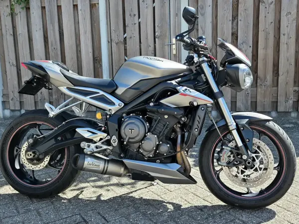 2017 Triumph Street Triple RS - €6,999 · Bidding (1/1)