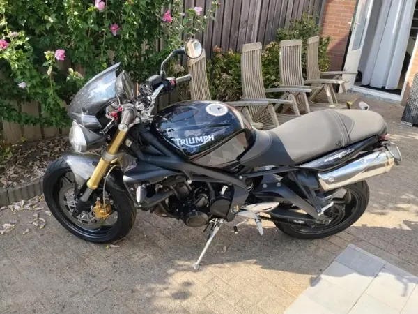 2010 Triumph Street Tripple 675, BJ 2010, 18730 KM - €3,750 · Bidding (1/1)