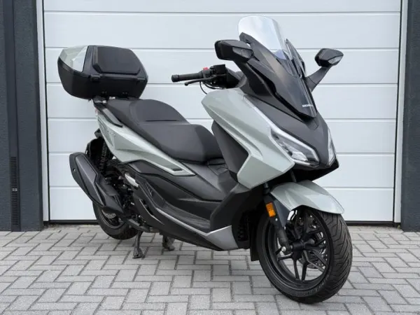 2023 Honda Forza 350 | Nieuwstaat | 2023 | ABS - €7,250 · Bidding (1/1)
