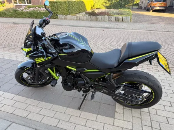 2020 Kawasaki Z650 A2 met Extra Hoge Zitting en Buddy Seat Cover - €6,250 · Bidding (1/1)