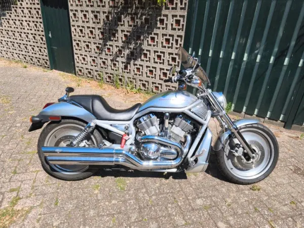 2002 Harley-Davidson V-Rod - €8,700 · Bidding (1/1)