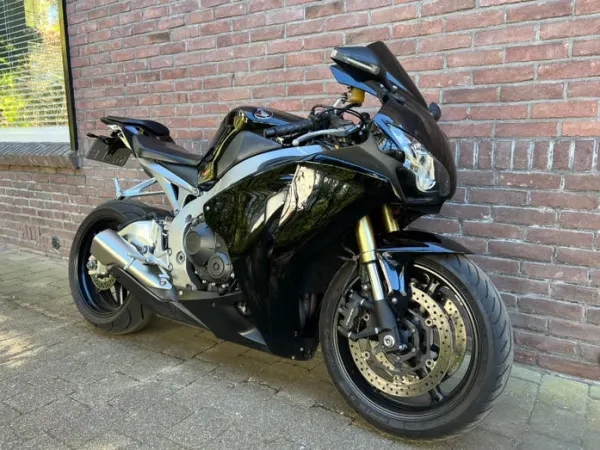 2010 Honda CBR1000RR | 2010 | Quickshifter - €6,500 (1/1)