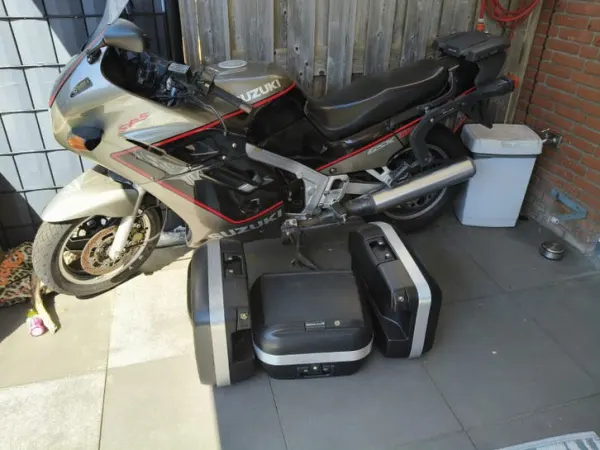Bouwjaar onbekend Suzuki GSX 1100 F Bj 1991 - € 900 · Bieden (1/1)