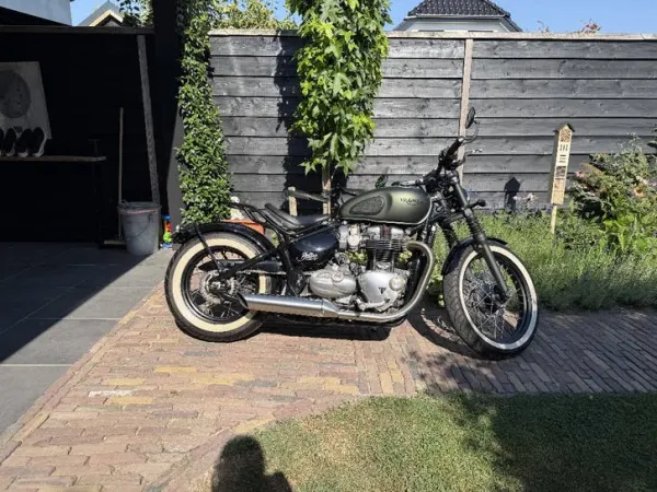 2020 Triumph Bonneville BOBBER-19924 KM | 2020 - €13,650 · Bidding (1/1)