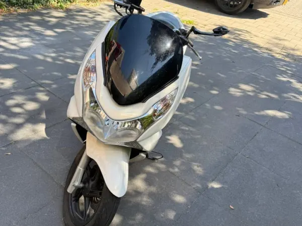 Bouwjaar onbekend Honda PCX 125 - € 1.850 · Bieden (1/1)