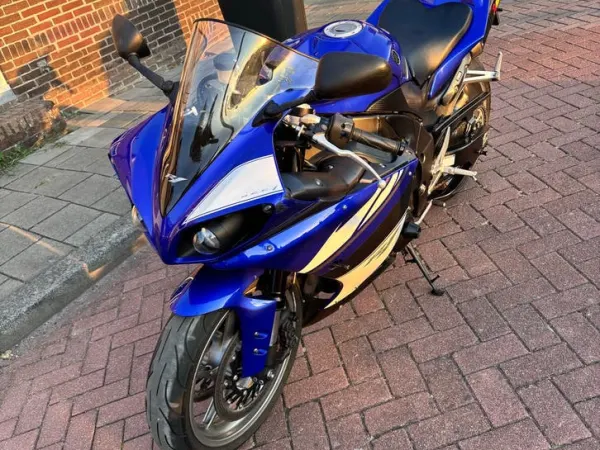 2009 Yamaha YZF R1 - € 7.500 · Bieden (1/1)