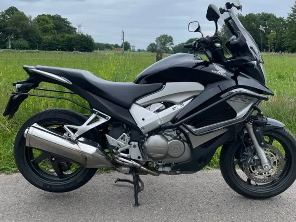 2011 Honda VFR 800 X Crossrunner - €4,000 · Bidding (1/1)