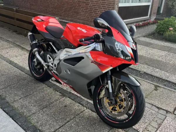 2004 Aprilia RSV 1000 R - €3,400 (1/1)