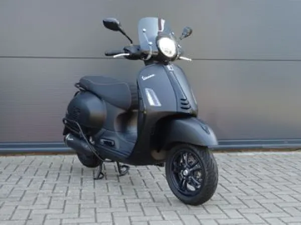 2024 Vespa GTS 300 Super Sport - € 6.799 · Bieden (1/1)