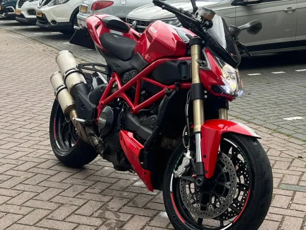 Bouwjaar onbekend Ducati Streetfighter 848 - € 7.249 · Bieden (1/1)