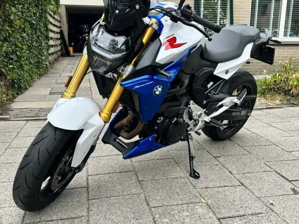2021 BMW F900R Origineel NL Motor (2021) 9672Km - €8,900 · Bidding (1/1)