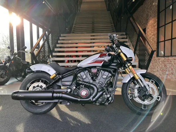 Bouwjaar onbekend Indian Scout 101 – White Metallic - € 18.990 (1/1)
