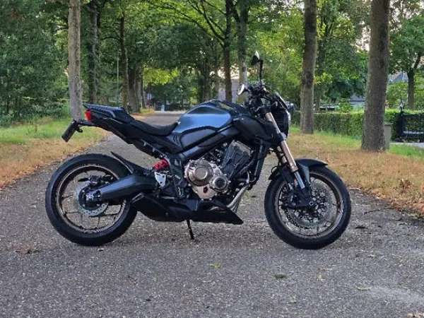 2023 Honda CB650R | 2023 | V-Trec | Zwarte Opties - €7,399 · Bidding (1/1)