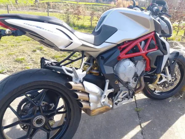 2014 MV Agusta Brutale 800 F3 - € 5.500 · Bieden (1/1)