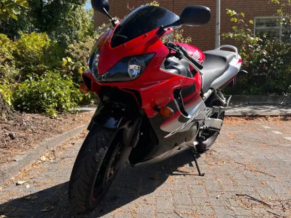 Year unknown Honda CBR 600 F4i Sportmotor-Schade aan Kuip - €3,000 · Bidding (1/1)
