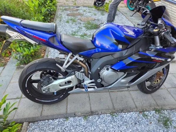 2007 Honda CBR 1000 RR Fireblade - €5,500 · Bidding (1/1)