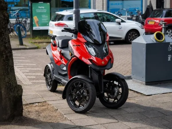 Bouwjaar onbekend Qooder QV4-Unieke 4-wiel Scooter - € 6.000 · Bieden (1/1)