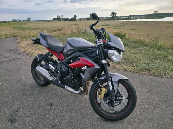 2013 Triumph Street Triple 675 - € 4.995 · Bieden (1/1)