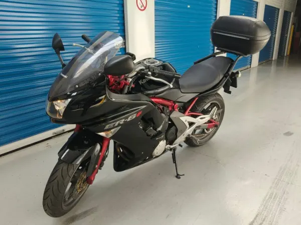 Bouwjaar onbekend Kawasaki ER 6 F - € 3.750 · Bieden (1/1)