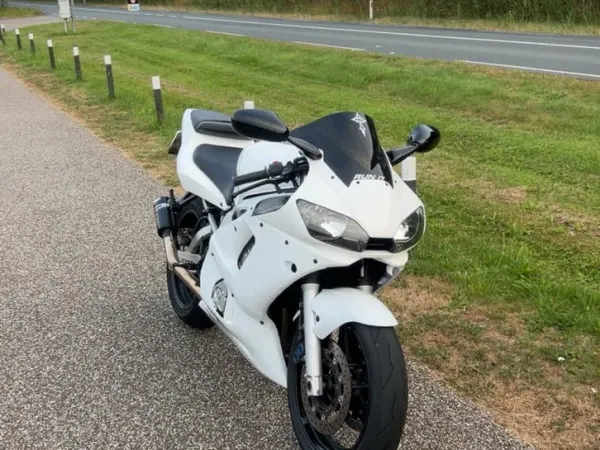 1999 Yamaha YZF R6 - €2,250 · Bidding (1/1)