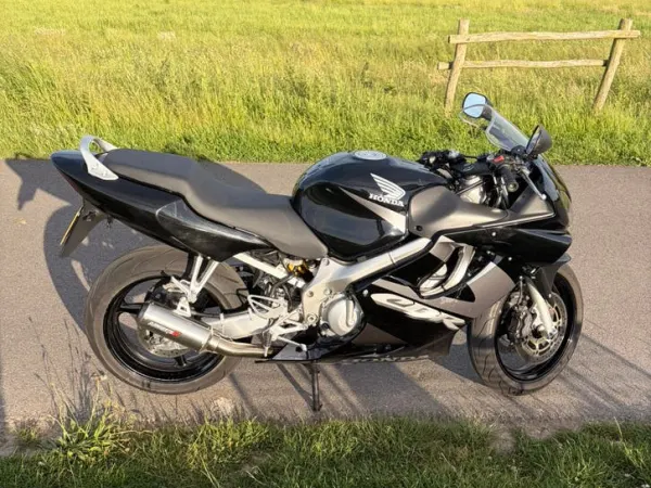 2001 Honda CBR 600 F4i 2001 - € 3.150 · Bieden (1/1)