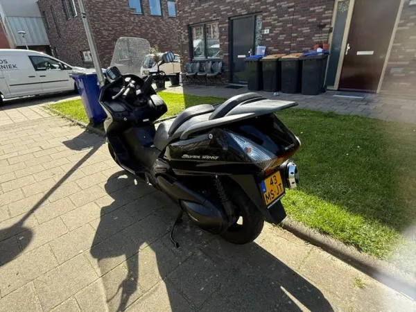 Year unknown Honda Silverwing 400-Nette staat, Lage km Stand - €2,750 · Bidding (1/1)