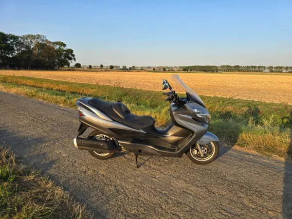 2008 Suzuki Burgman 400 2008 – Zeer Nette Staat – Starten Rijden - €1,000 (1/1)