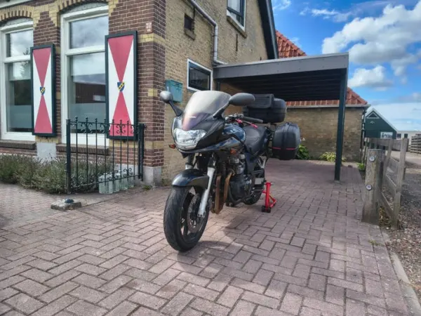 2001 Kawasaki ZR-7 - € 600 · Bieden (1/1)