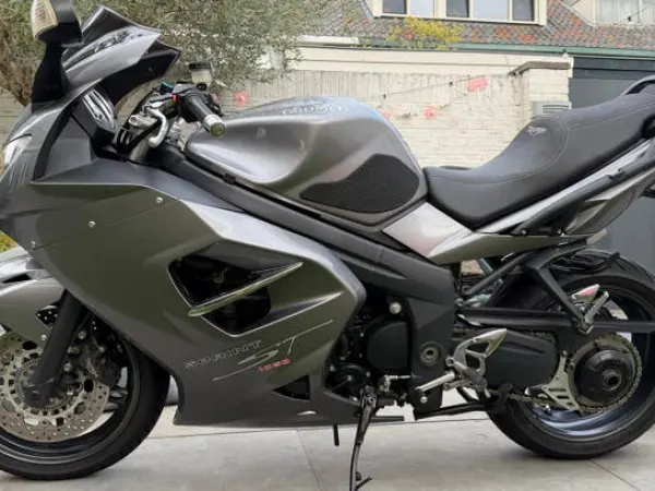 2009 Triumph Sprint ST - €2,900 · Bidding (1/1)