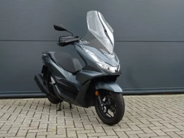 2022 Honda PCX 125 - € 2.999 (1/1)